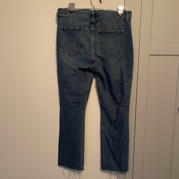 Old Navy women’s boyfriend mid rise distressed jeans - Picture 4 of 4